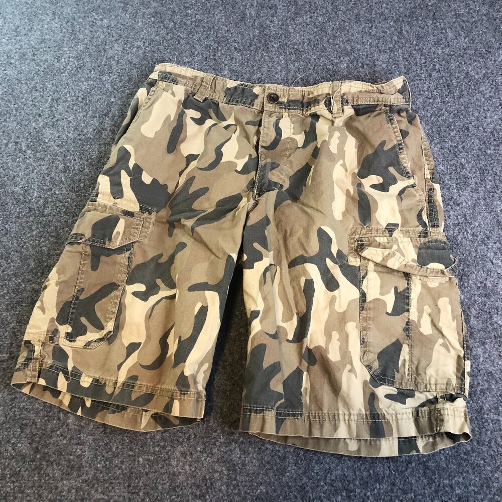 IZOD Shorts Mens 30 Brown Camo Cargo Pockets Classic Length 10" Inseam Y2K